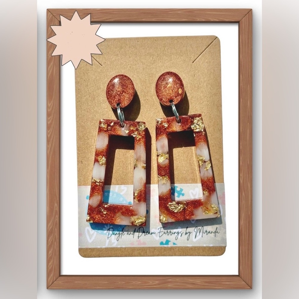 Elegant Gold and Brown Dangle Earrings

🌸🌟🌟Bundle Discounts Available🌟🌟🌸